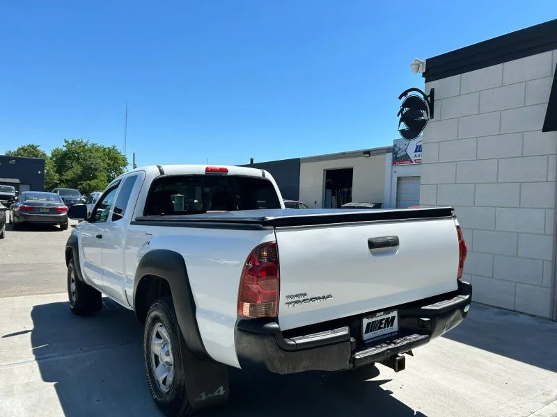 Used 2015 White Toyota Pickup 4D 6 ft image 44