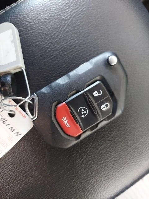 Used 2022 White Jeep Unlimited Sahara image 27