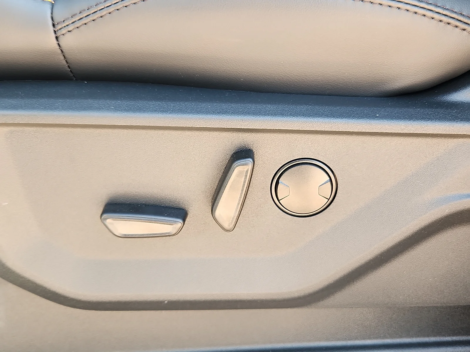 New 2027 Glacier Gray Metallic Tri-Coat Ford Tremor image 15