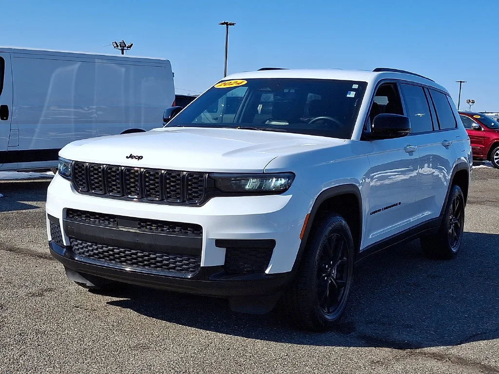 Used 2024 Bright White Clearcoat Jeep Altitude image 5