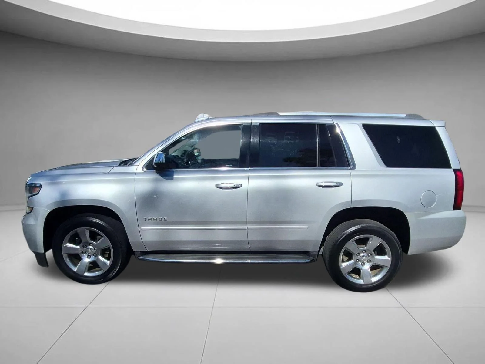 Used 2018 Silver Ice Metallic Chevrolet Premier image 2