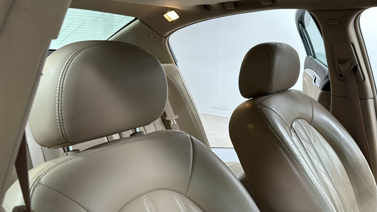 Used 2007 Black Buick CXL image 19