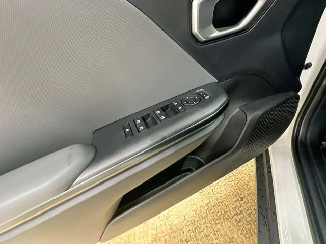 New 2026 Snow White Pearl Kia LXS image 16
