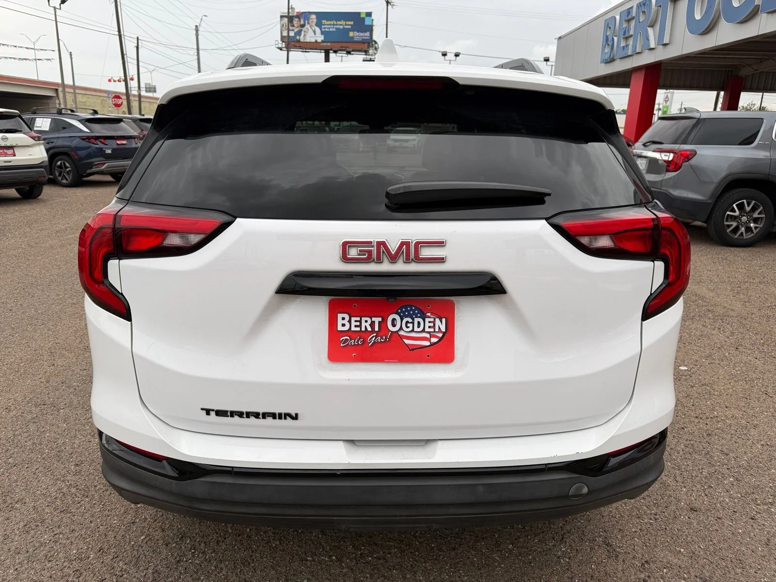 Used 2020 White GMC SLE image 4