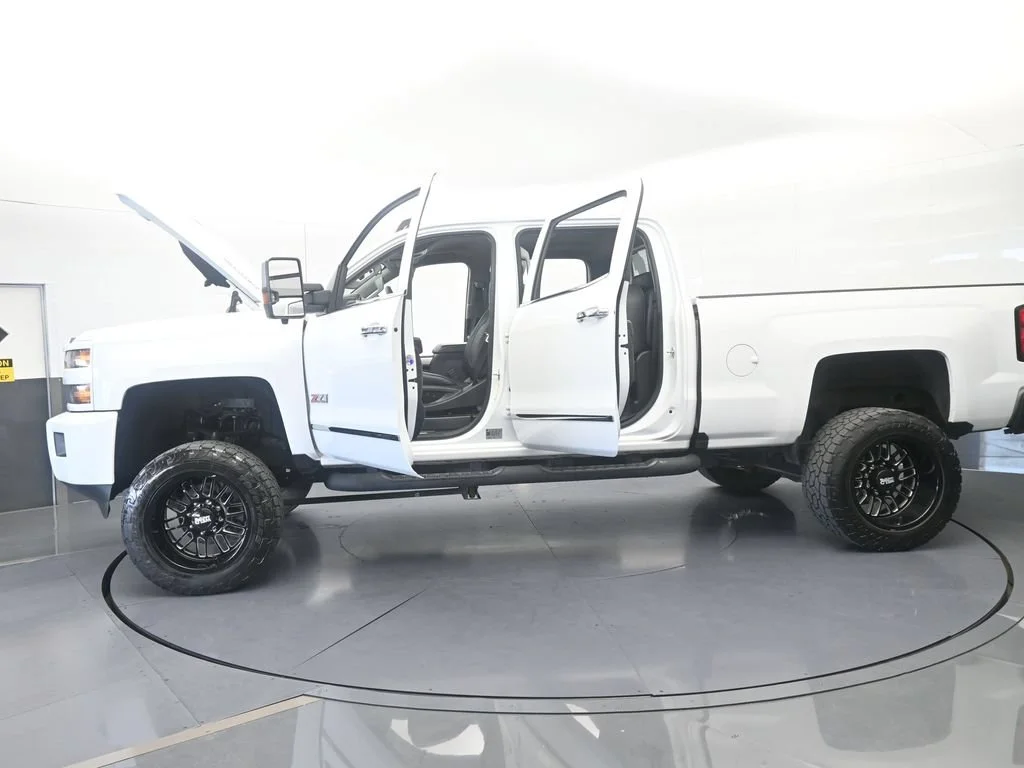 Used 2018 Summit White Chevrolet LTZ image 81