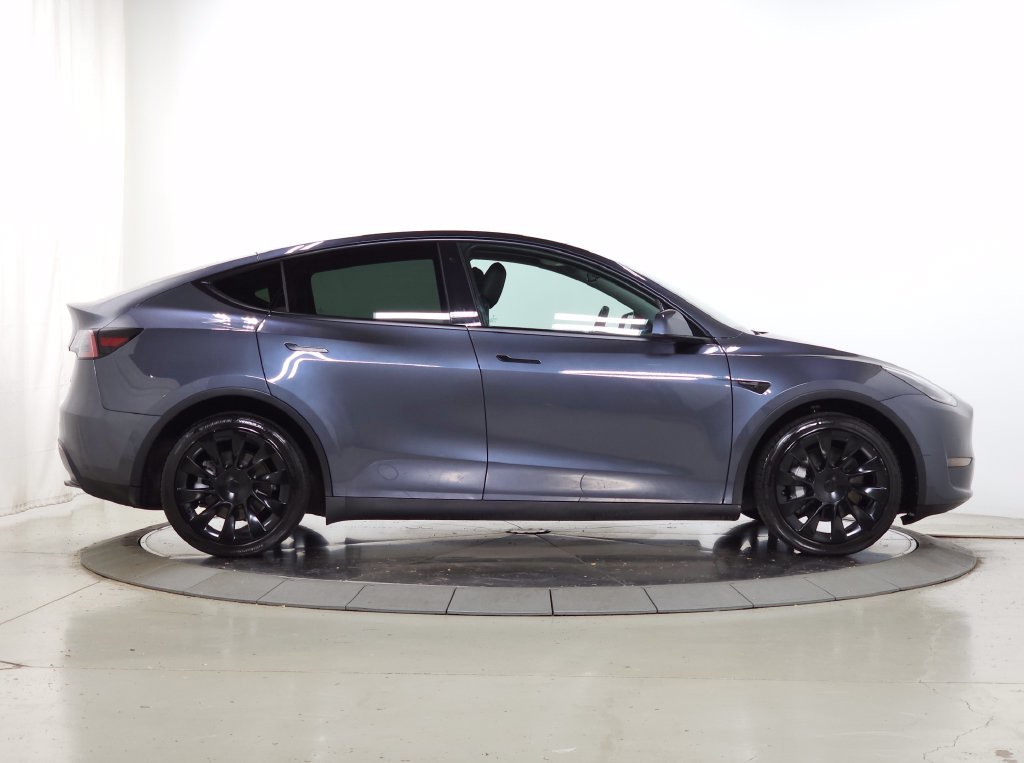 Used 2022 Midnight Silver Metallic Tesla Long Range image 10