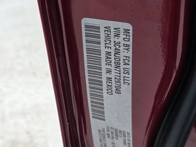 New 2026 Red Hot Pearl-Coat Exterior Paint Jeep Latitude image 31