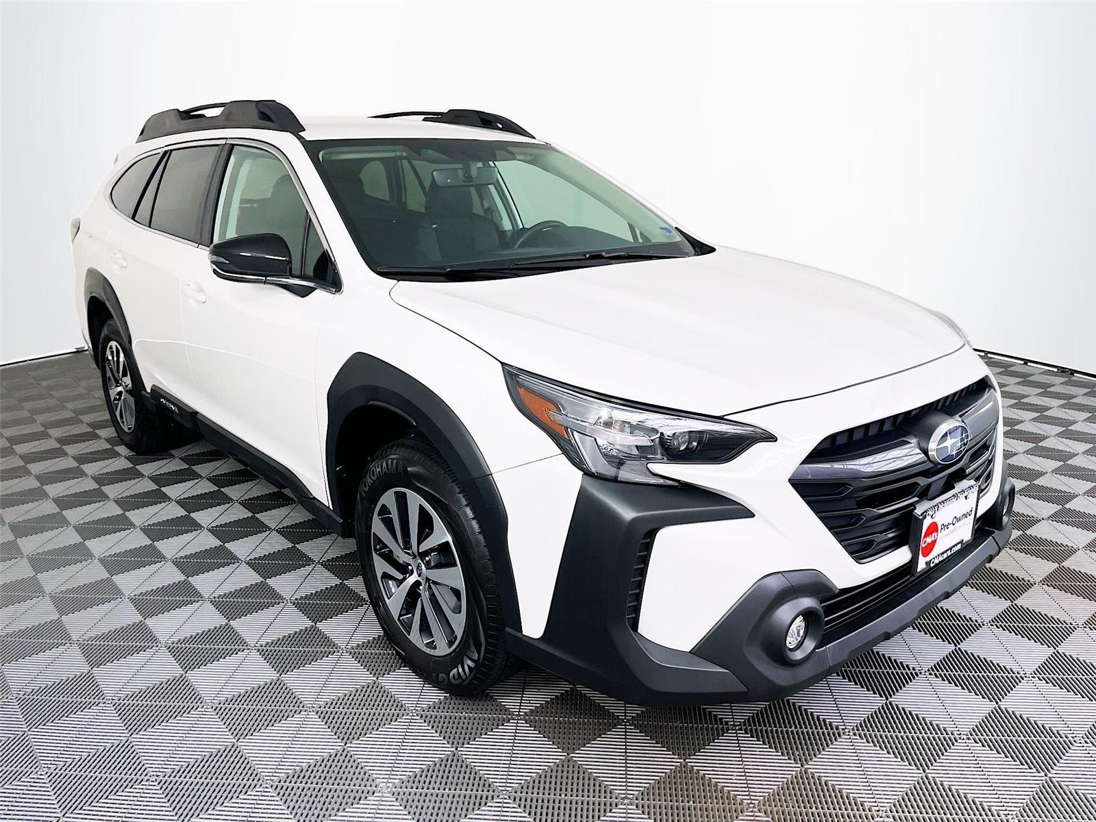 2025 Subaru Outback Premium's photo