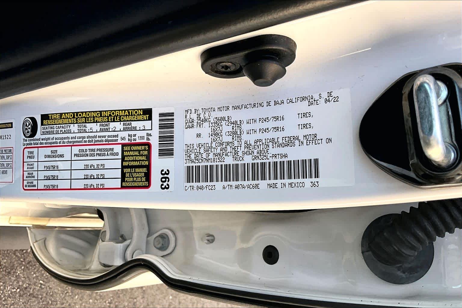 Used 2022 White Toyota SR5 image 34