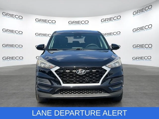 Used 2020 Black Hyundai SE image 2