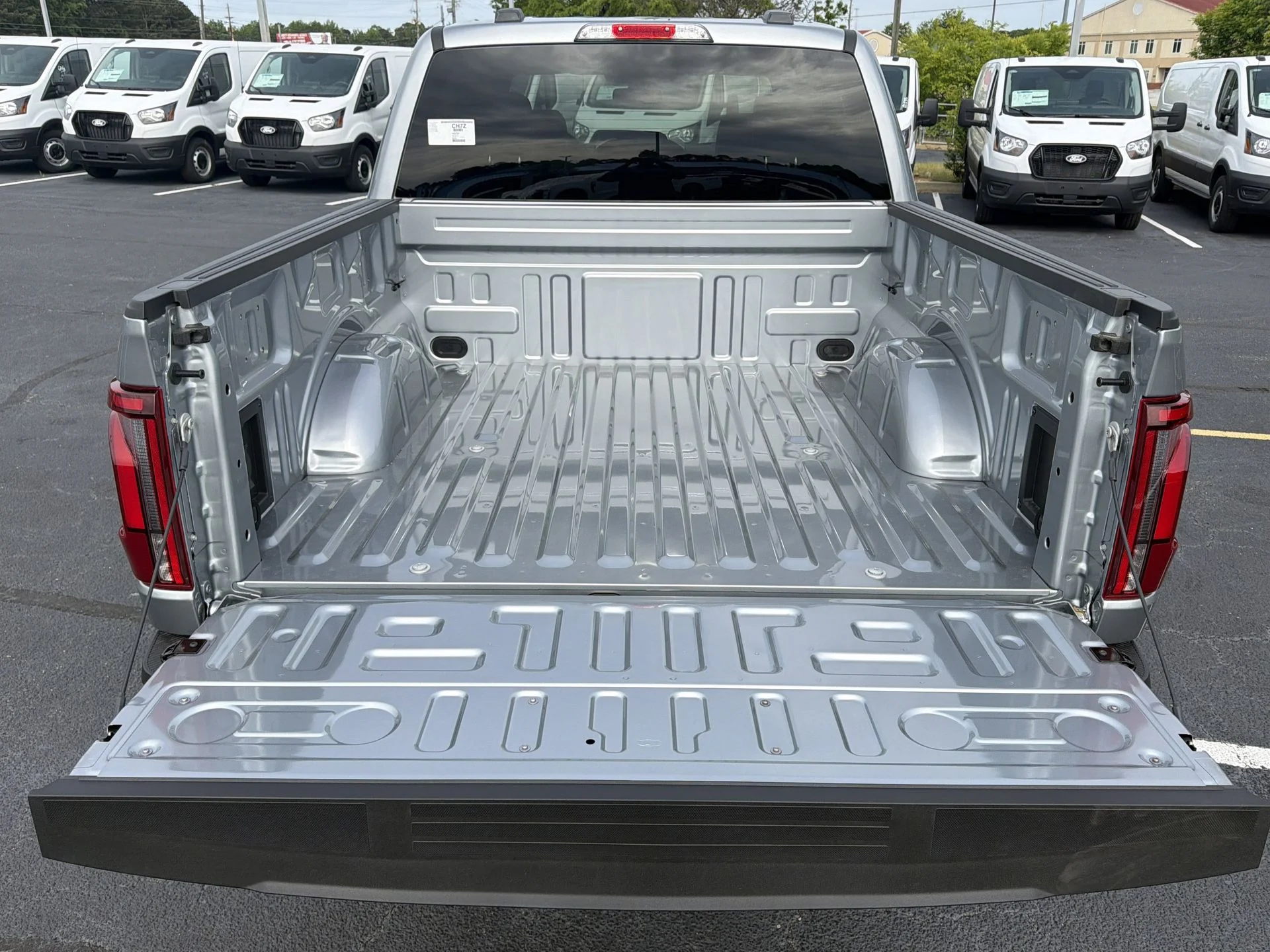 New 2026 Iconic Silver Metallic Ford Lariat® image 32