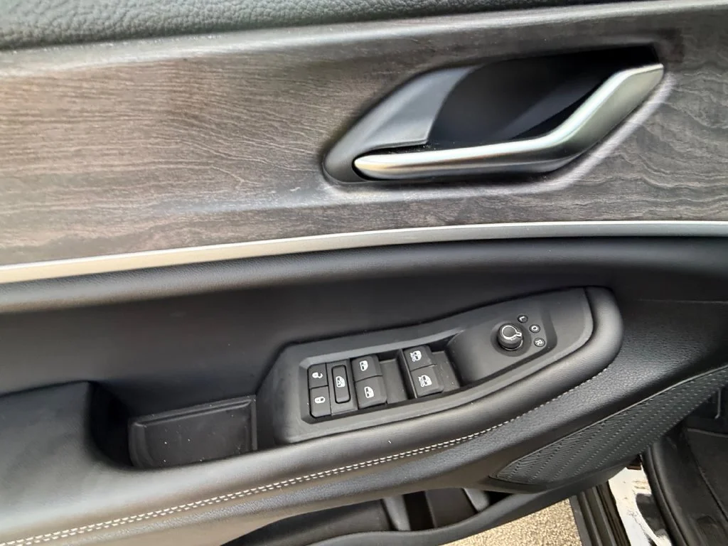 New 2027 Black Jeep Laredo Altitude image 11