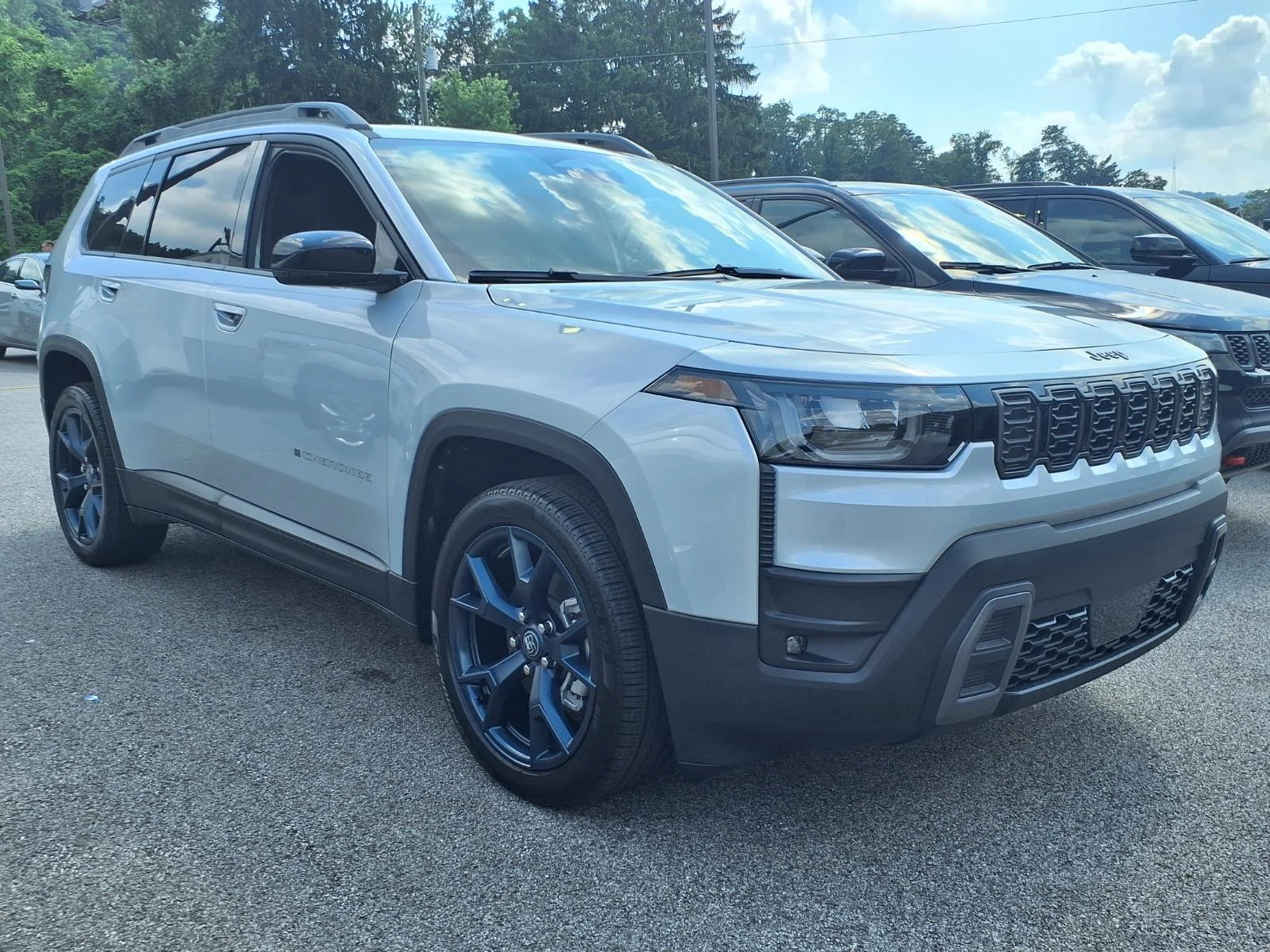 New 2026 Silver Zynith Clear-Coat Exterior Paint Jeep Laredo image 1