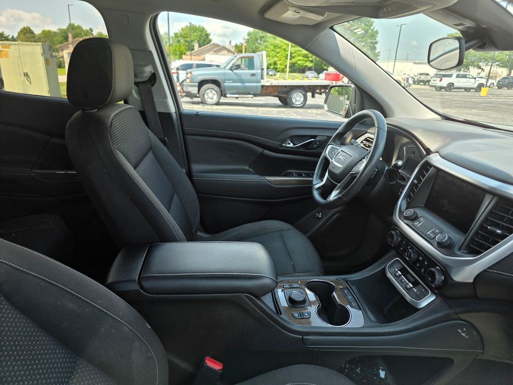 Used 2023 Ebony Twilight Metallic GMC SLE image 5