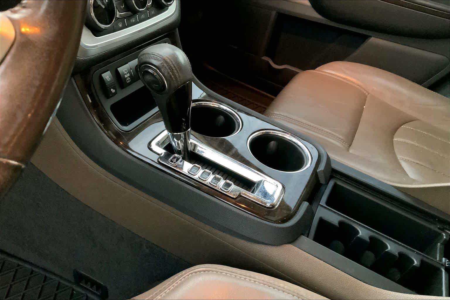 Used 2014 Champagne Silver Metallic GMC SLT image 14