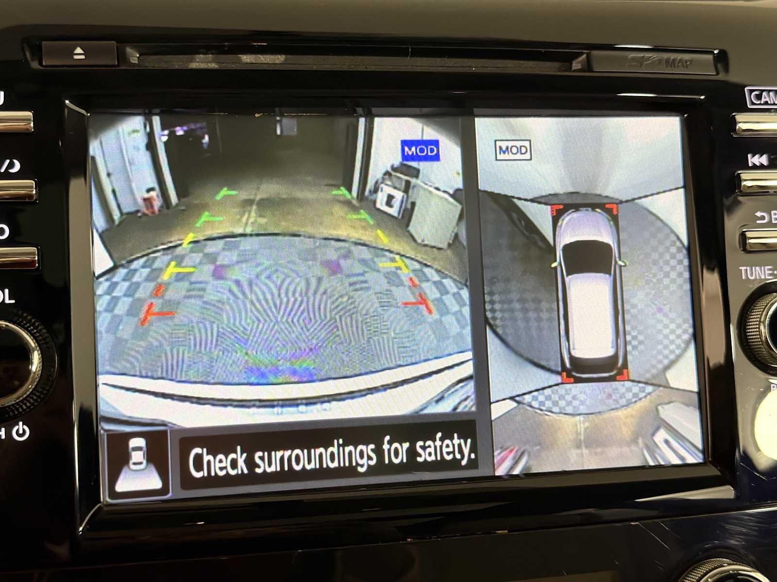Used 2018 Pearl White Nissan Platinum image 28
