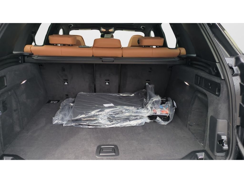 New 2026 Dravit Grey Metallic BMW xDrive40i image 11