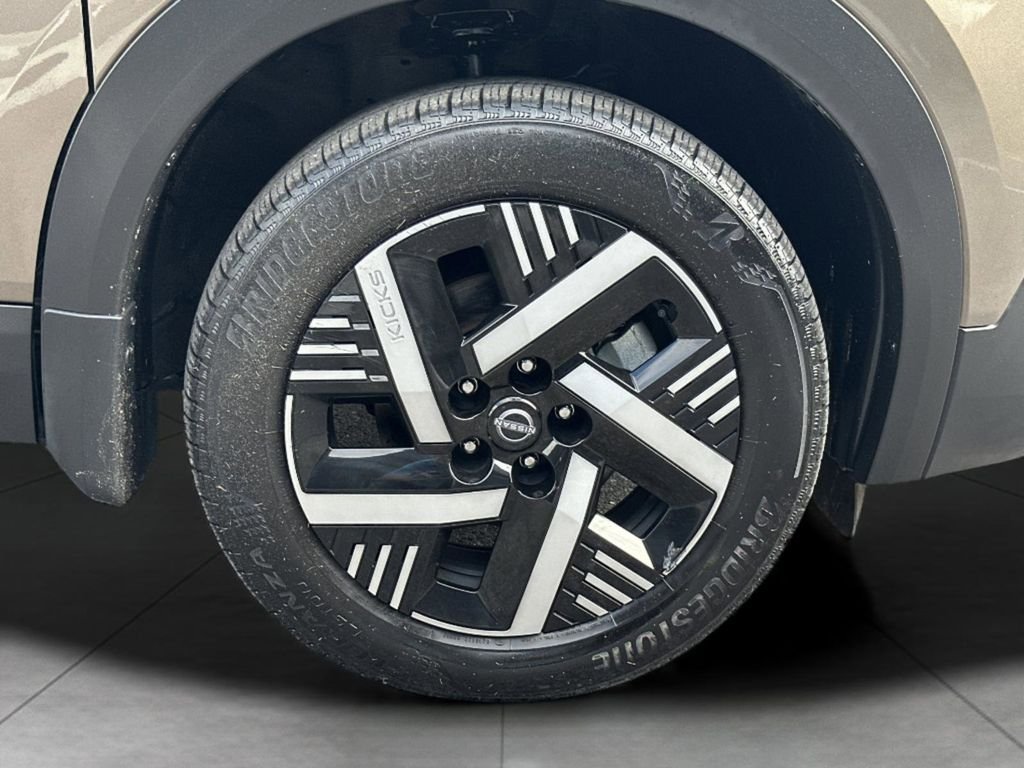 Used 2025 Brown Nissan SV image 7