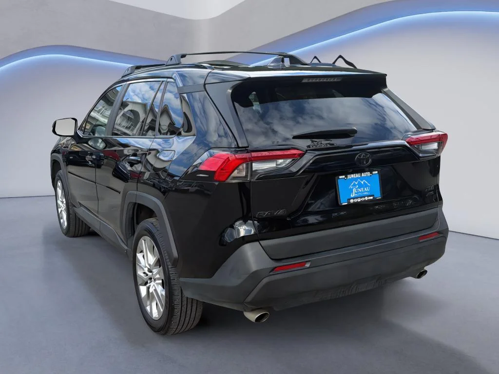 Used 2024 Midnight Black Metallic Toyota XLE Premium image 5