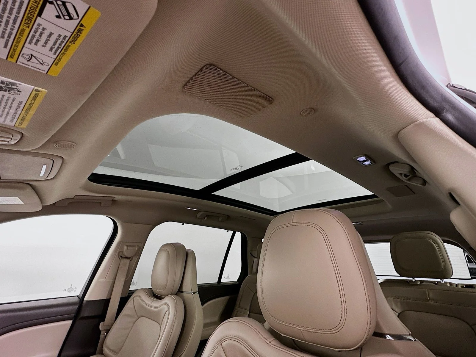 Used 2021 White Lincoln Reserve image 26