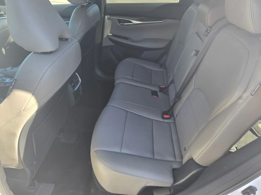 Used 2025 White INFINITI LUXE image 14