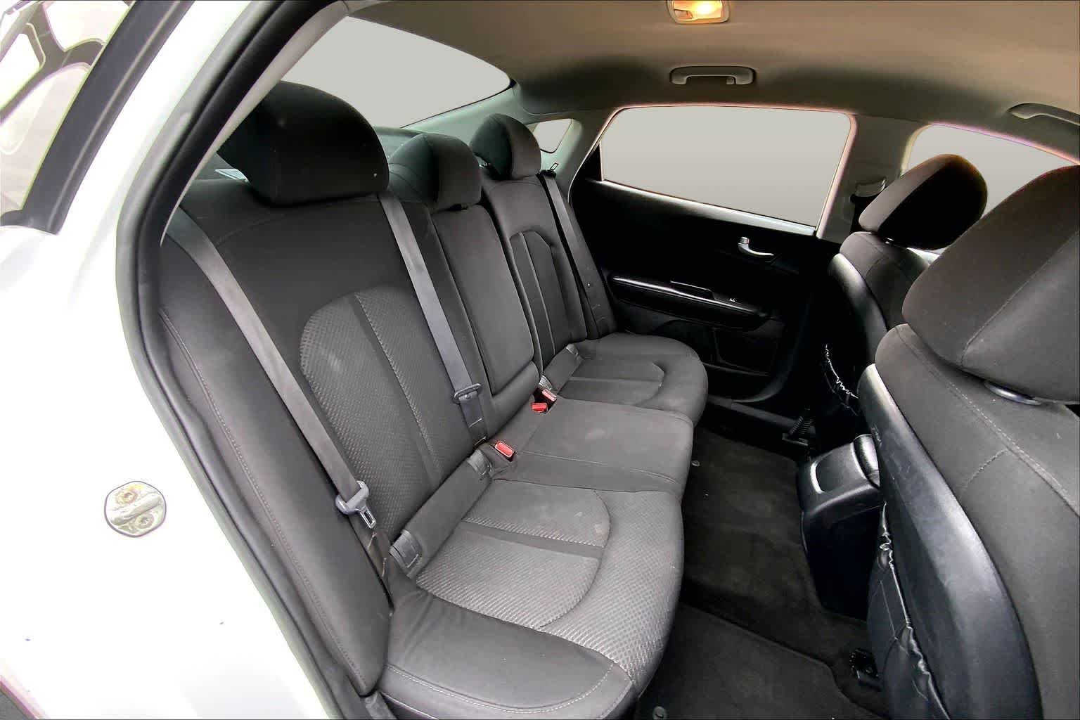 Used 2018 Snow White Pearl Kia LX image 19