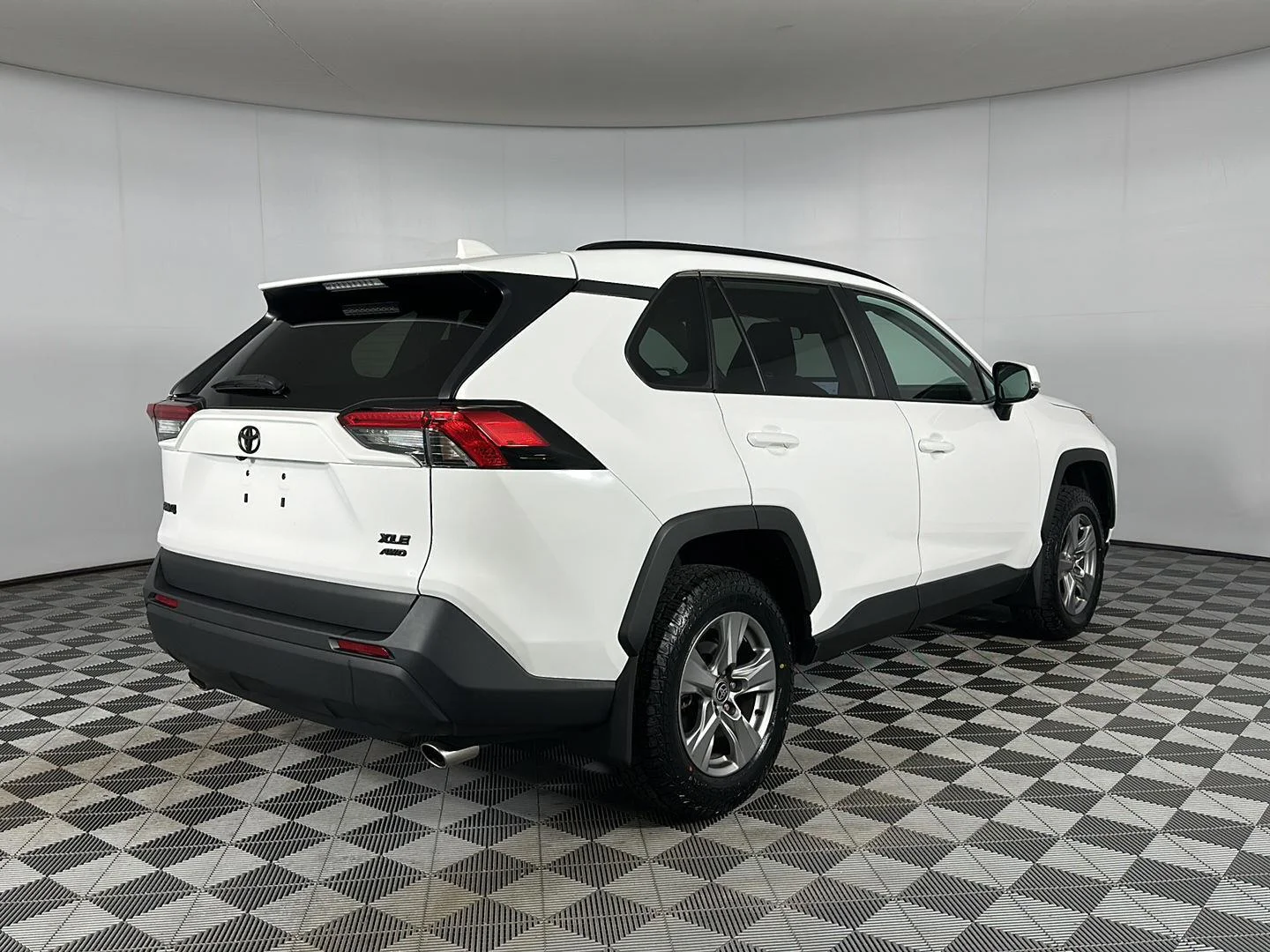 Used 2024 Ice Cap Toyota XLE image 25