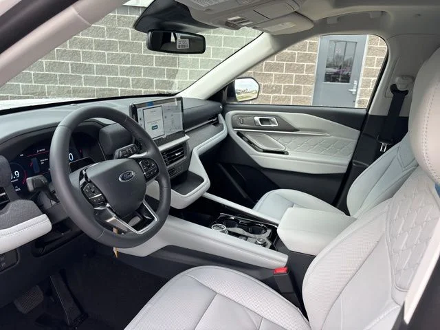 New 2026 Star White Metallic Tri-Coat Ford Platinum™ image 16
