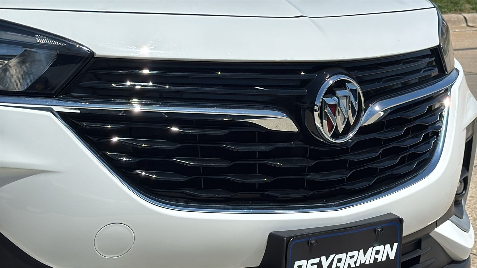 Used 2022 White Buick Preferred image 3