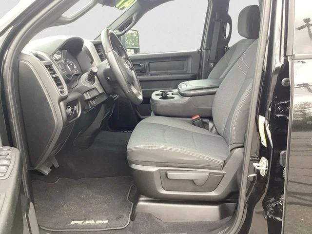 Certified Used 2024 Diamond Black Ram Tradesman image 9