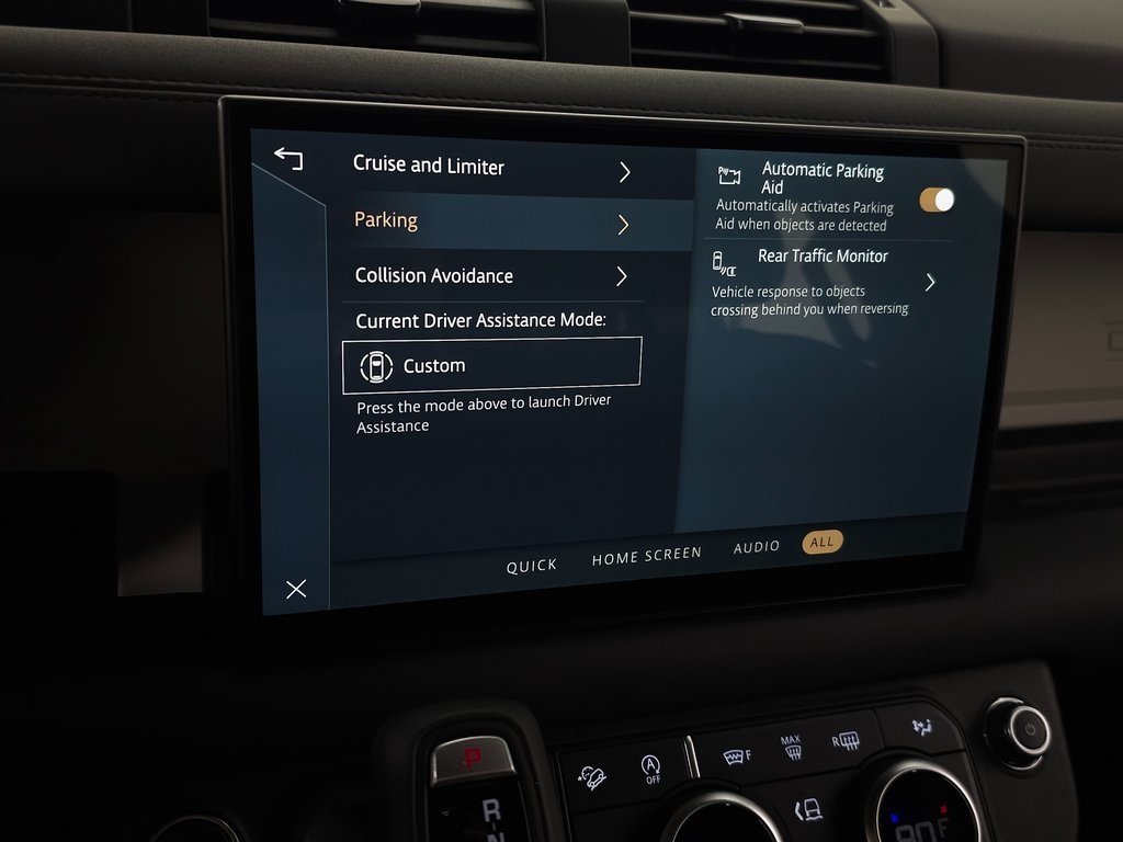 2025 LAND ROVER DEFENDER - Image 25