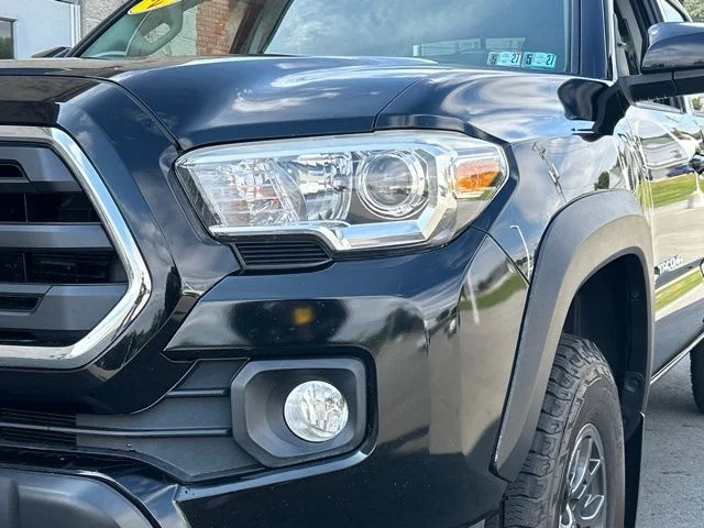 Used 2018 Black Toyota SR5 image 9