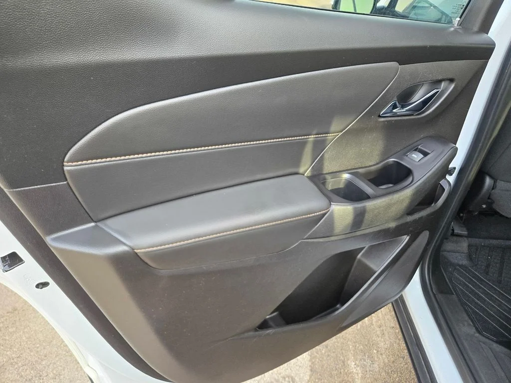 Used 2019 White Chevrolet LT AWD image 37