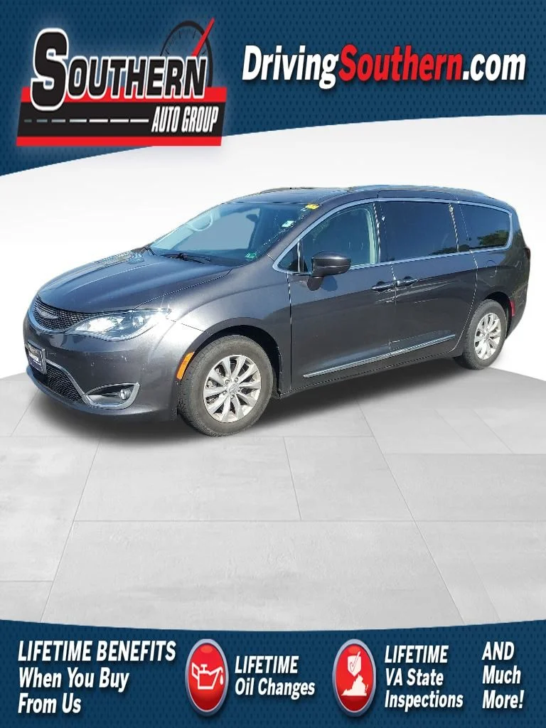 2018 Chrysler Pacifica Touring L Plus's photo