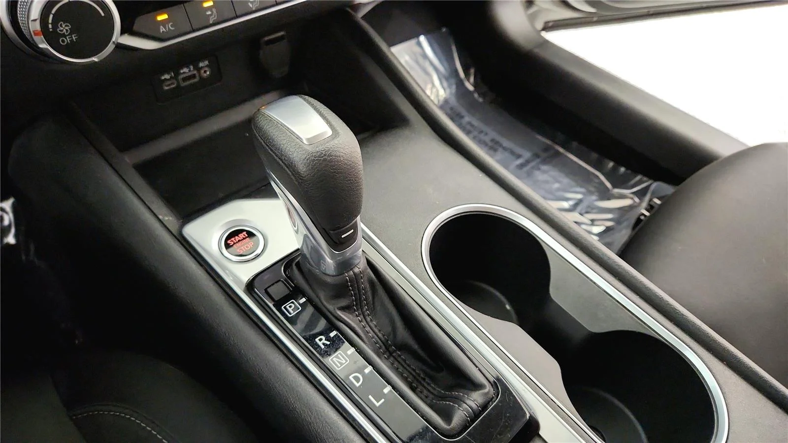 Used 2022 Gun Metallic Nissan 2.5 SV image 27