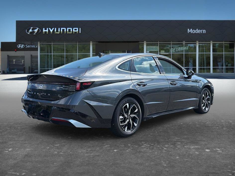 Used 2025 Portofino Gray Hyundai SEL image 3