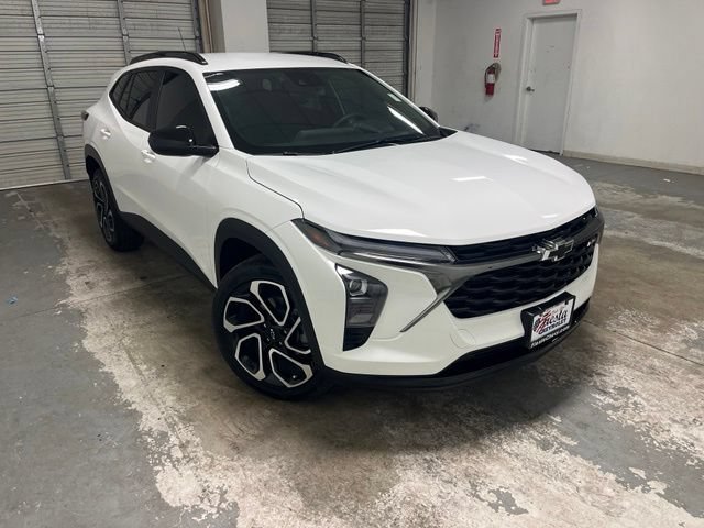 Used 2025 Summit White Chevrolet 2RS image 1