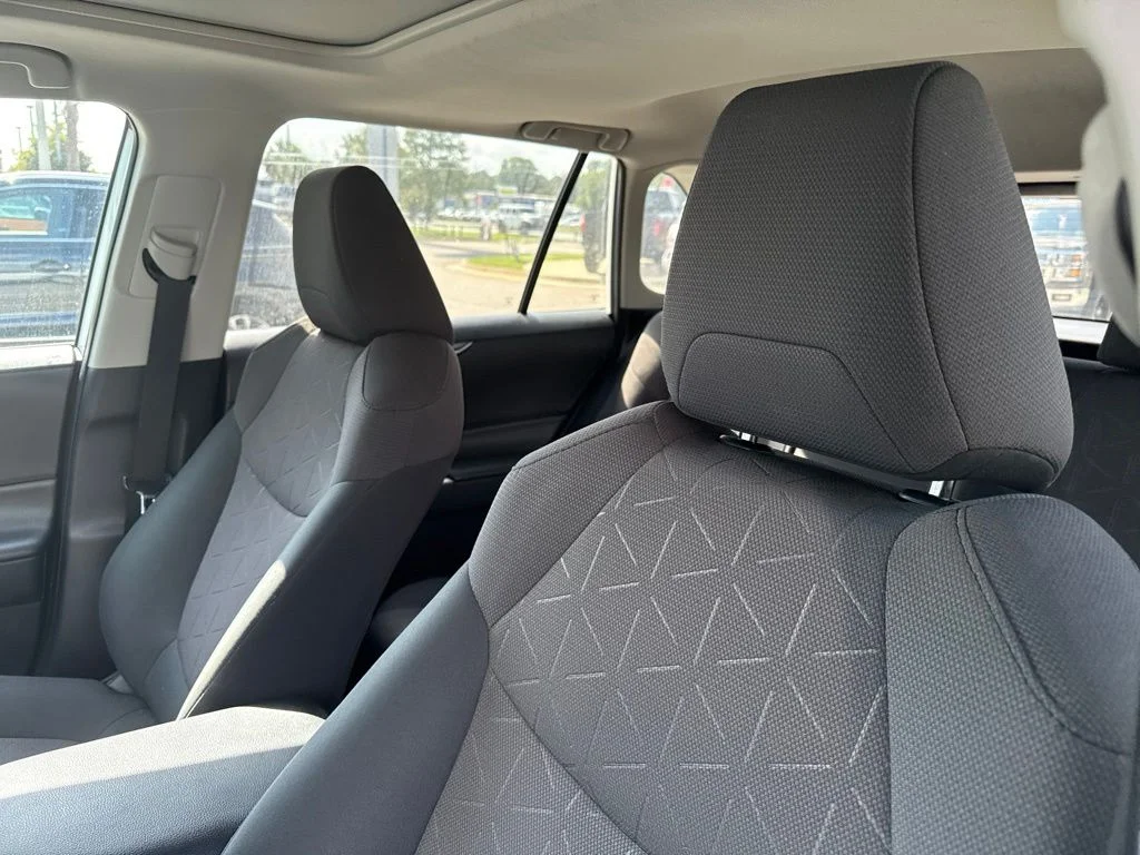 Used 2019 White Toyota XLE image 6