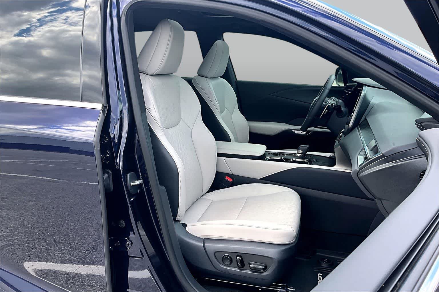Used 2025 Nightfall Mica Lexus Premium Plus image 9