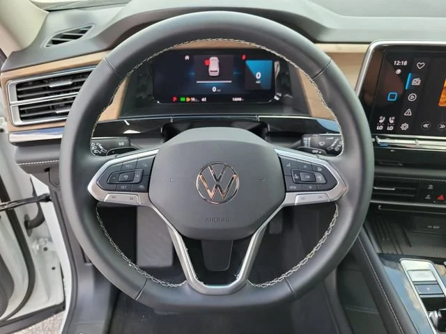 2025 Volkswagen Atlas SE w/Tech - Photo 30