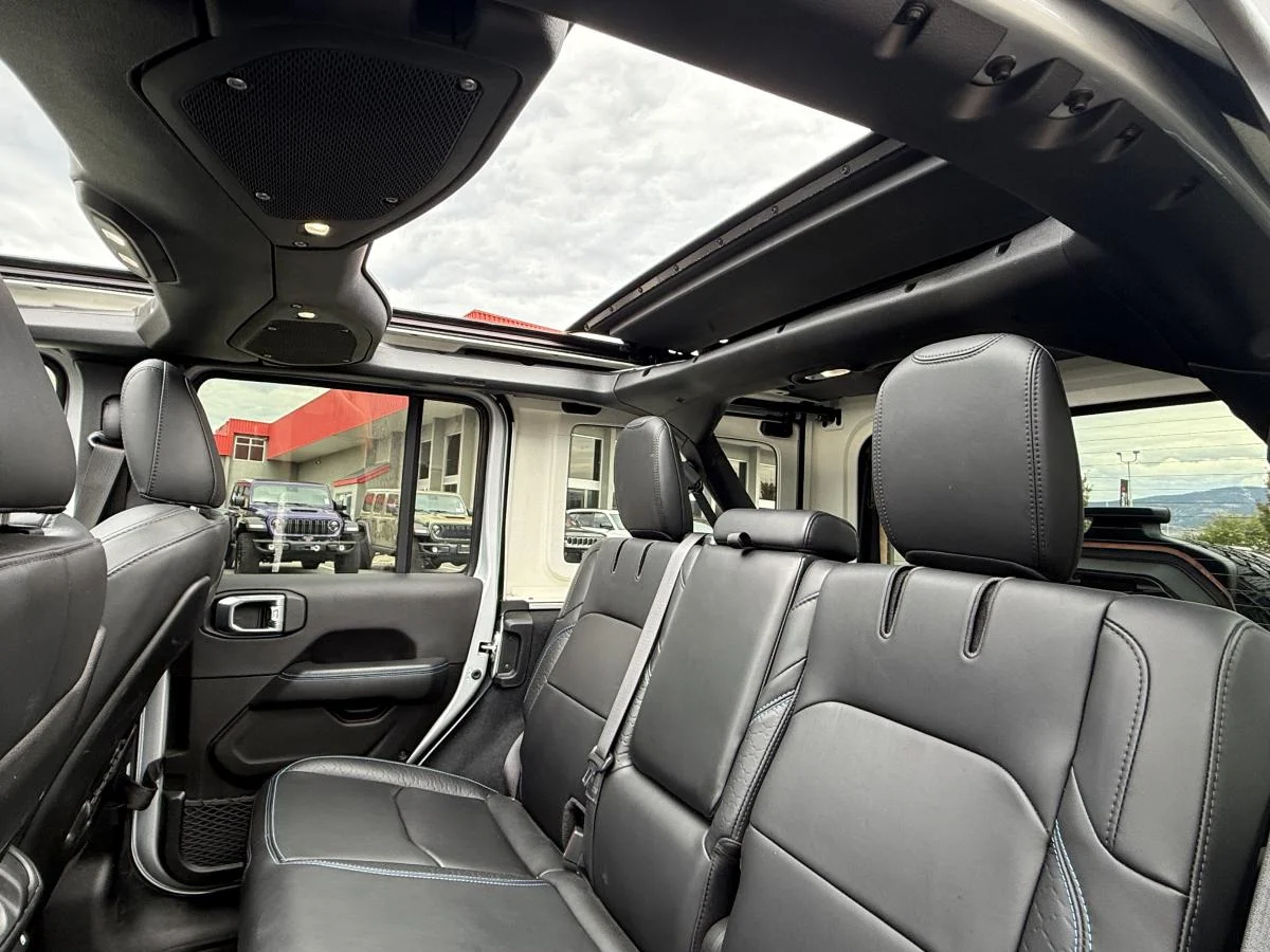 Used 2024 Silver Jeep High Altitude image 17