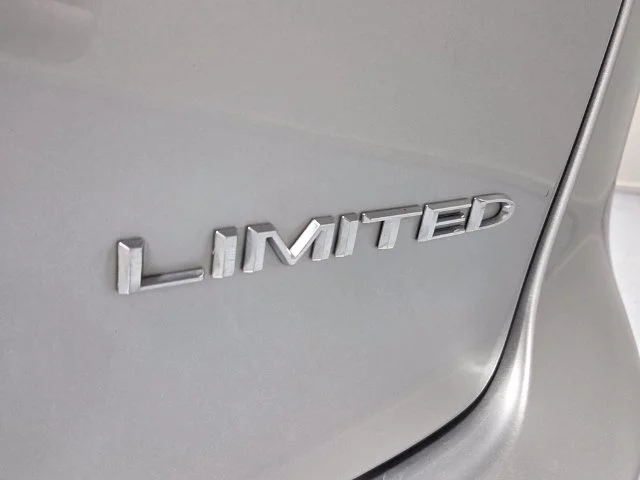 Used 2024 Silver Chrysler Limited image 12