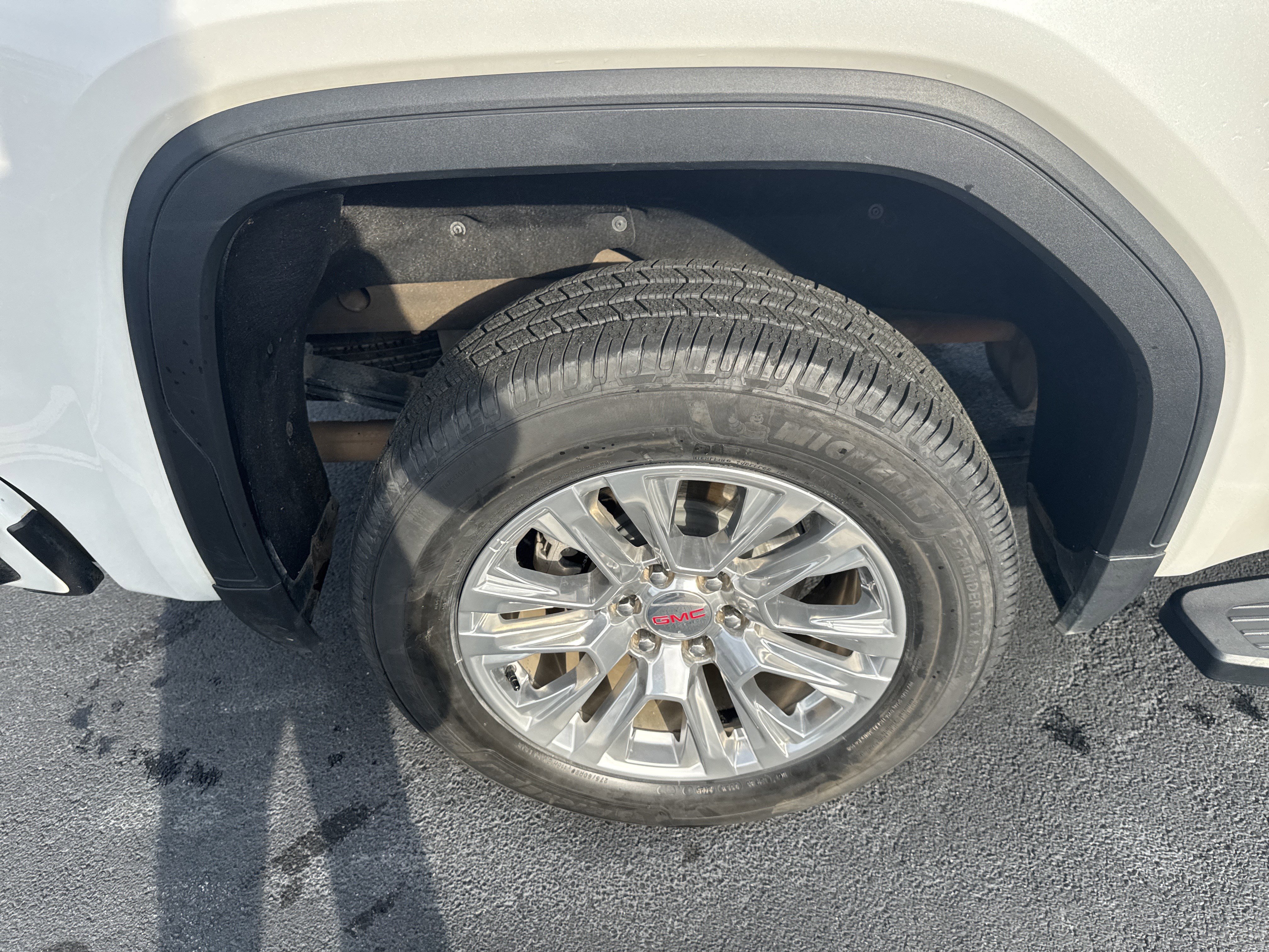 Used 2025 White Frost Tricoat GMC Denali image 11