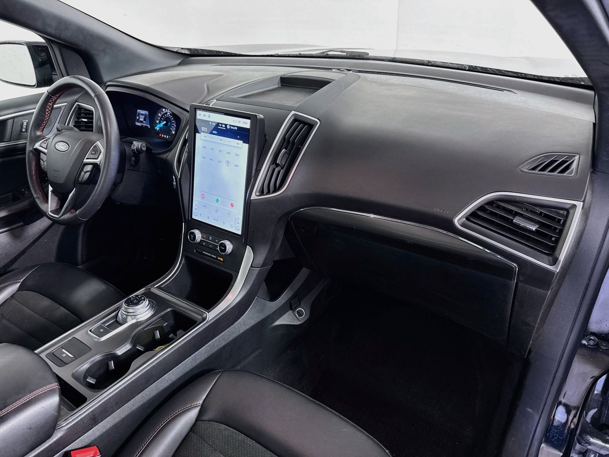 Used 2024 Agate Black Metallic Ford ST-Line image 30