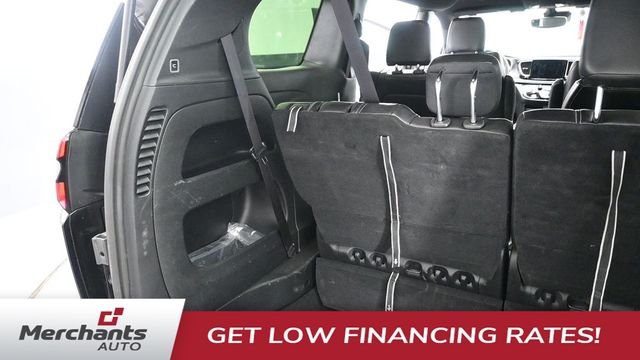 Used 2025 Black Chrysler Select image 17