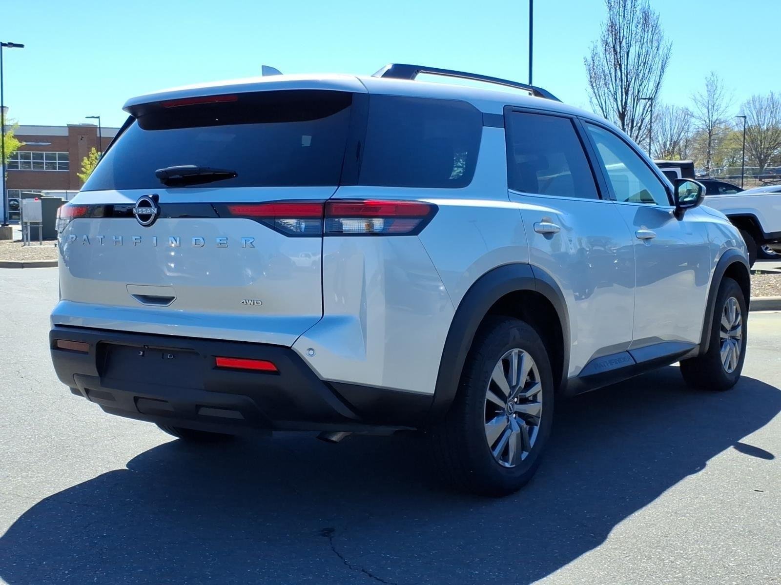 2025 Nissan Pathfinder SV 4WD's photo