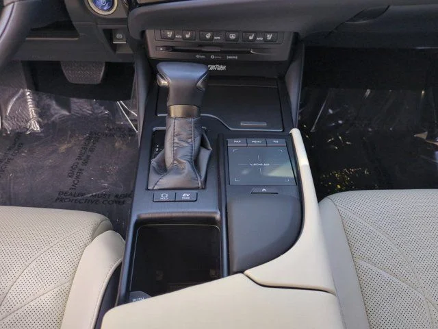 Certified Used 2022 EMINENT WHITE PEARL Lexus 300h Ultra Luxury image 18