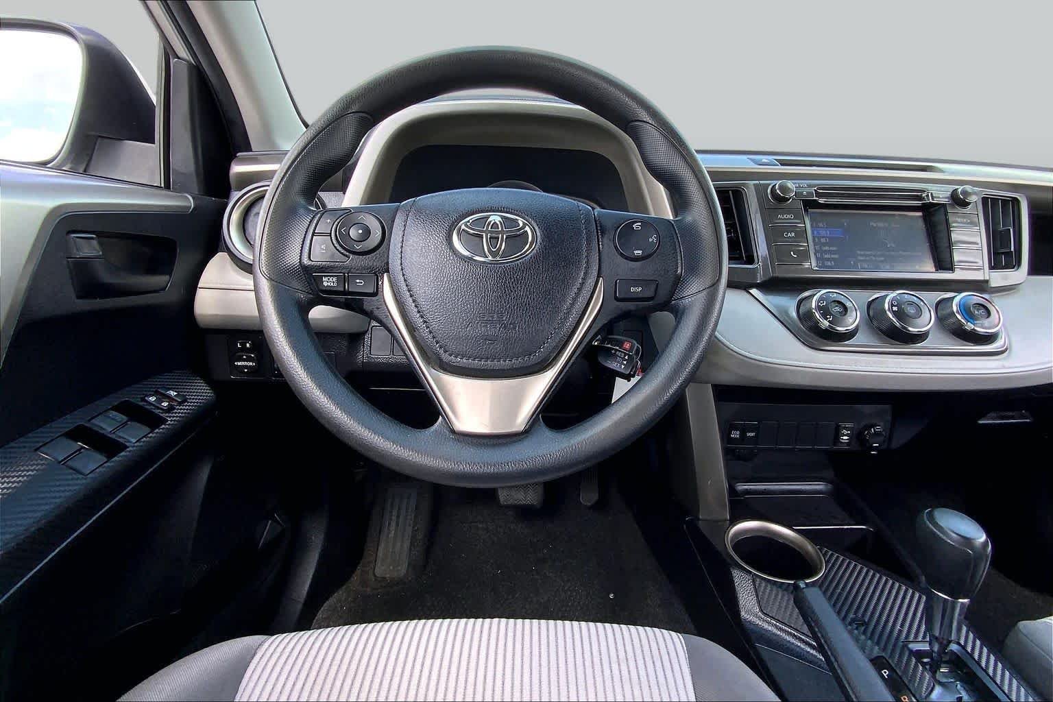 Used 2015 Classic Silver Metallic Toyota LE image 6