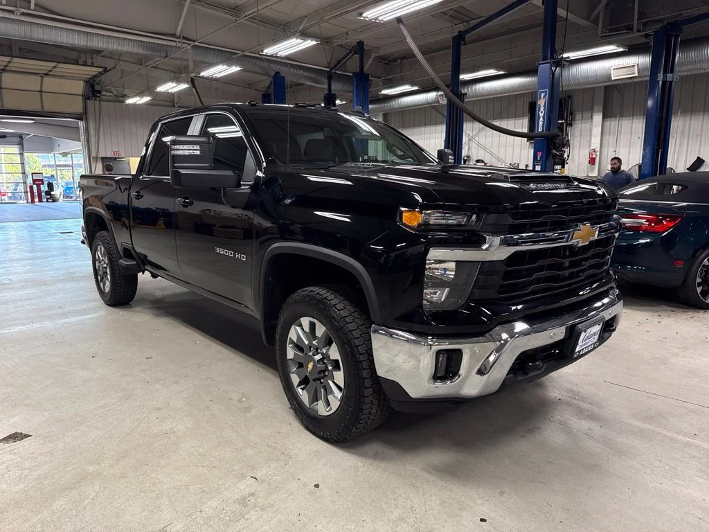 2025 Chevrolet Silverado 3500HD LT - Photo 9