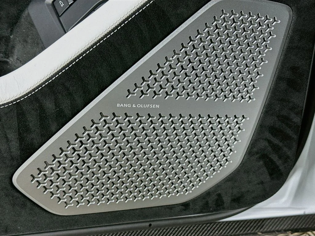Used 2024 White Lamborghini Performante image 19